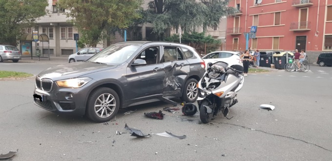 Alessandria, incidente tra auto e moto in corso IV Novembre