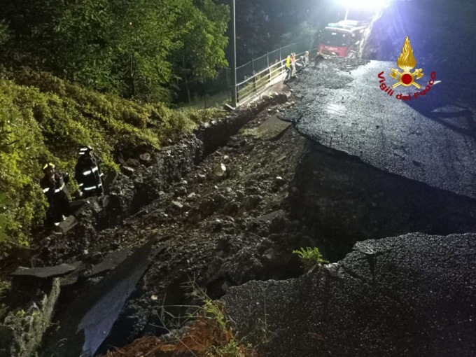 Maltempo in Liguria, frane e alberi caduti nel genovese: continua l’allerta gialla
