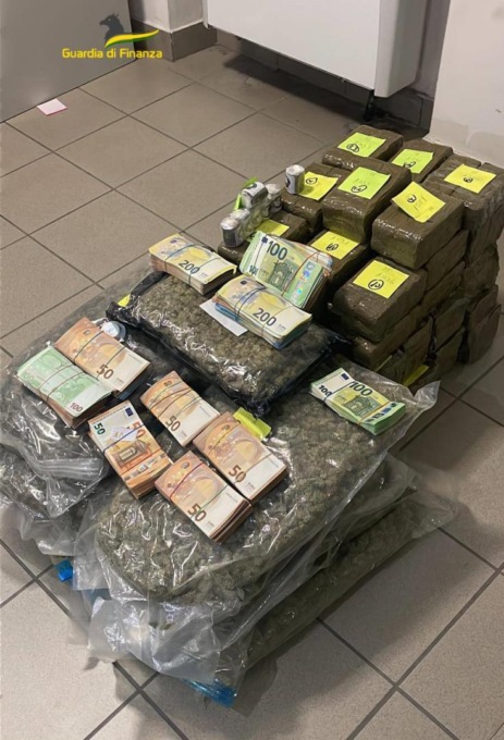 Gdf Alessandria, tre arresti per spaccio e detenzione di sostanze stupefacenti