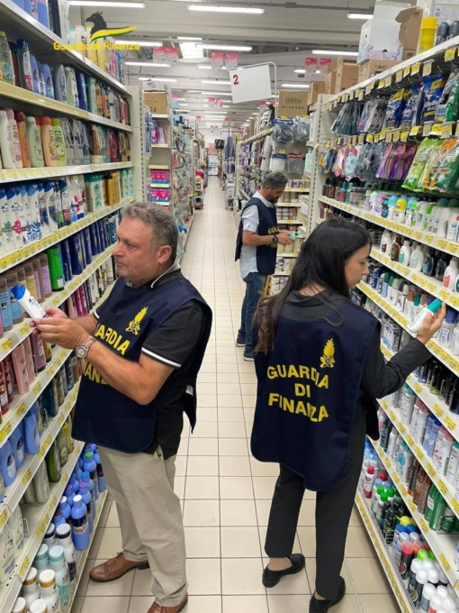 Vendevano prodotti cosmetici con sostante cancerogene, nei guai nota catena di supermercati