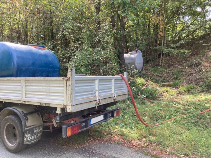 Emergenza idrica a Morbello: la Protezione Civile consegna acqua alla popolazione