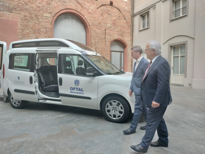 Un nuovo pulmino Oftal per gli anziani, i malati e i bisognosi di Alessandria