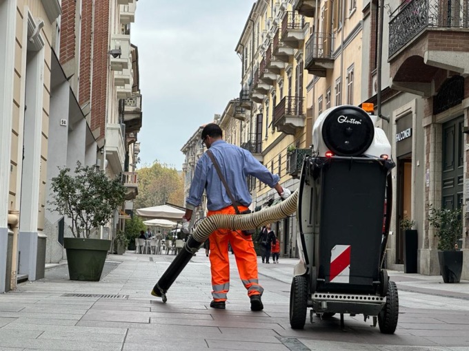 Amag Ambiente: ripristinato il servizio di pulizia delle strade con l’aspiratore elettrico ad Alessandria