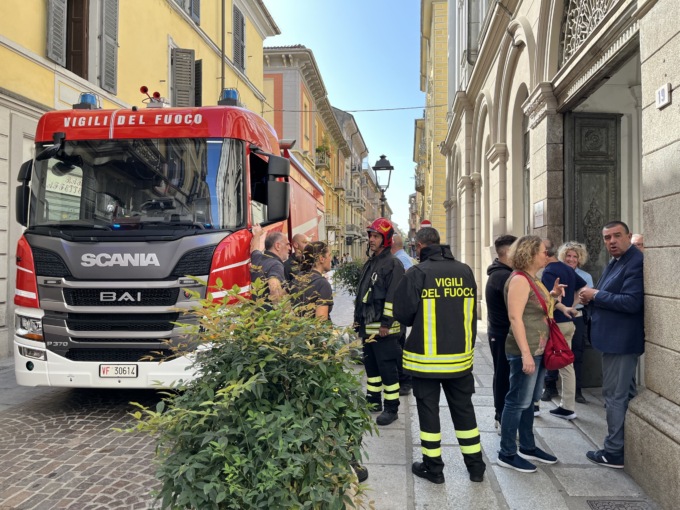 Principio d’incendio all’Istituto Vinci di Alessandria, evacuate 10 classi