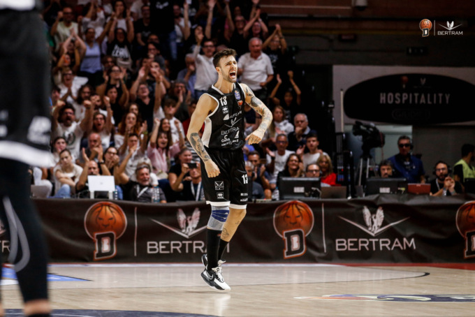 Derthona Basket, acuto esterno di misura con Varese