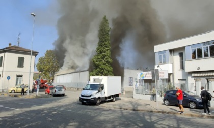 Incendio alla Centrale del Latte di Alessandria: a fuoco un magazzino
