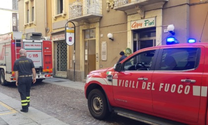 Trovato un cadavere in un alloggio di via Trotti ad Alessandria, sul posto le forze dell'ordine