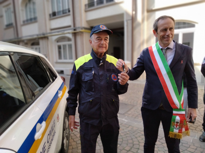 Consegnata nuova autovettura alla Protezione civile