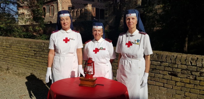 Ad Alluvioni Piovera l’emozione del “passaggio della lampada” tra le crocerossine