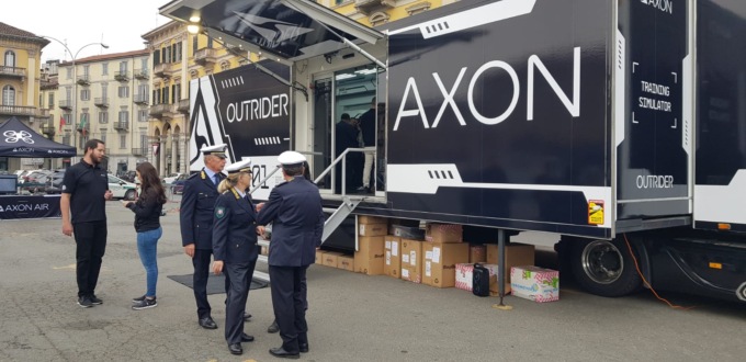 La polizia locale di Alessandria potrebbe essere dotata del Taser 10, arma non letale che arriva dall’America