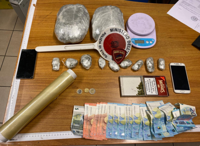 Torino, 5 arresti della Polizia per detenzione di droga in casa