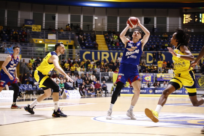 Monferrato Basket, pesante caduta nello scontro salvezza con Latina