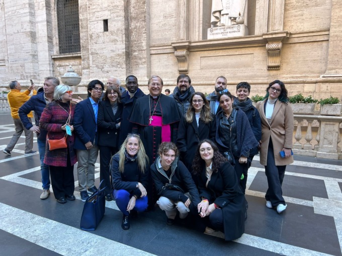 Il Vescovo di Alessandria Guido Gallese in visita a Roma con i giovani del Collegio Santa Chiara