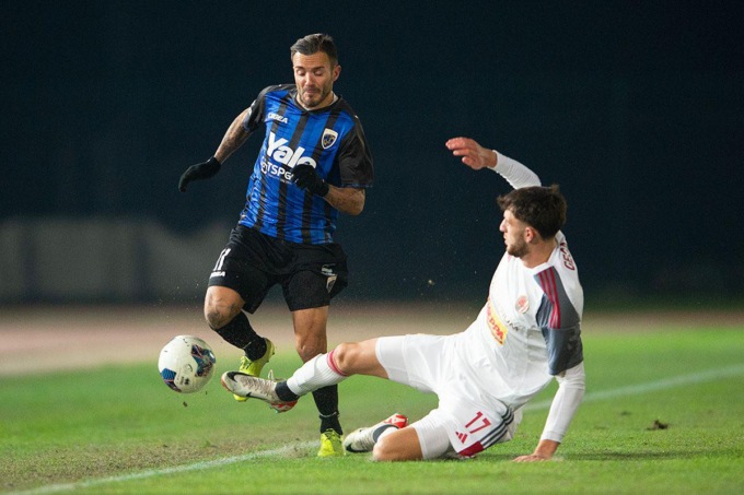 Primo successo esterno per l’Al Calcio. Sconfitto il Derthona Basket. La Bollente volley liquida il Brugherio