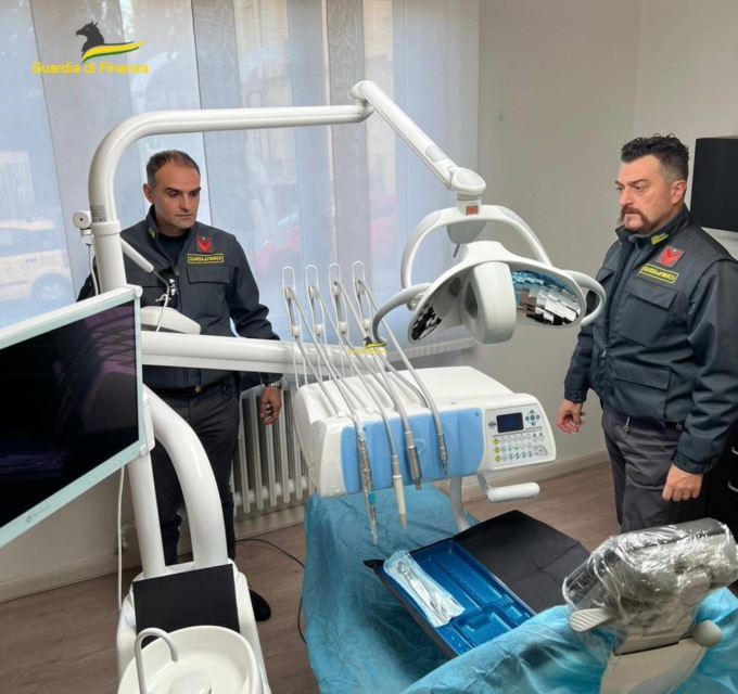Casale Monferrato, scoperto e denunciato un finto odontoiatra dalla Guardia di Finanza