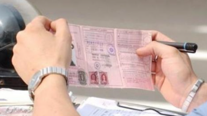 “La patente? L’ho dimenticata a casa” ma in realtà era scaduta da più di 30 anni