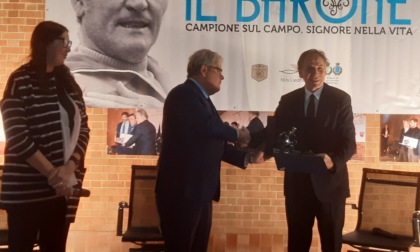 Franco Baresi ritira il Premio 2024 Nils Liedholm. Domani tocca a Novella Calligaris