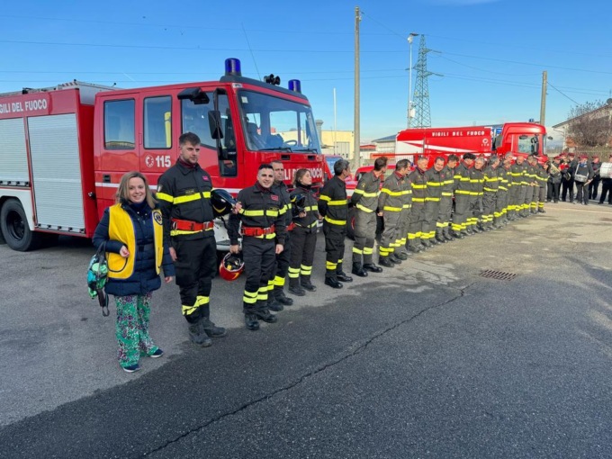 I Lions di Villanova donano un defibrillatore ai Vigili del Fuoco
