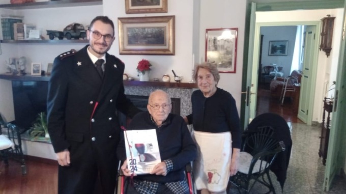 Tortona, auguri dei Carabinieri al centenario Bruno Giovannetti