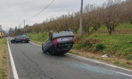 Ozzano Monferrato, perde il controllo e si ribalta con l’auto: ferito un uomo