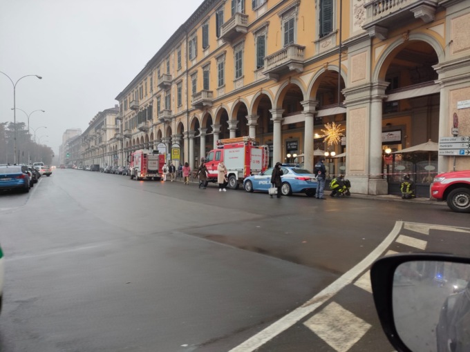 Fuga di gas in piazza Garibaldi ad Alessandria, Vigili del Fuoco e Polizia al lavoro