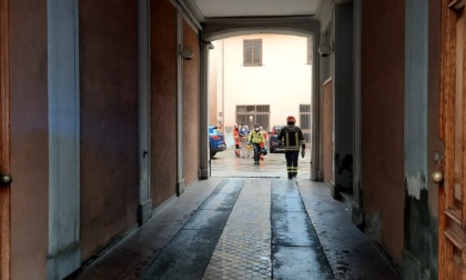 Principio d'incendio in via Gramsci ad Alessandria, intossicata una persona