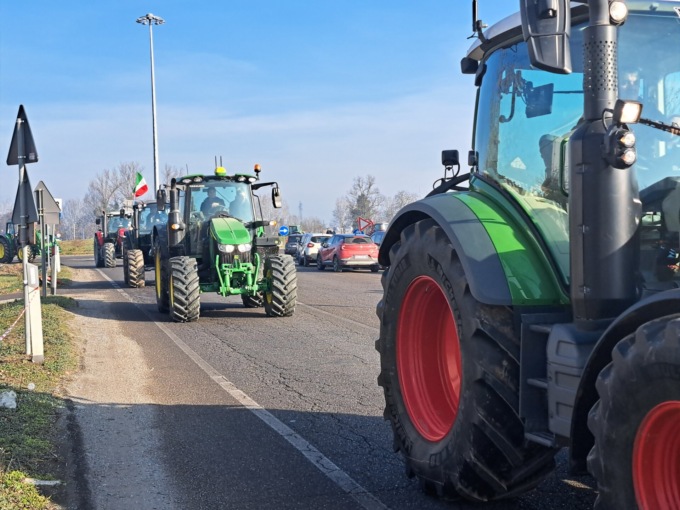 Agricoltori in protesta, bloccata l’autostrada di Alessandria