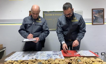 Operazione "Cuore d'argento": sequestrati oltre 900 gioielli contraffatti
