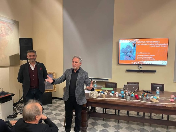 “Qui ed ora: i colori delle emozioni”, una mostra a Tortona