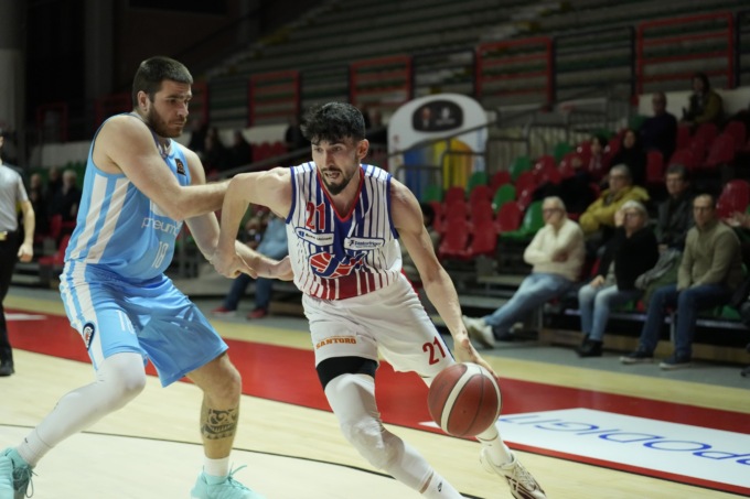 Serie B, la Junior sgambetta la capolista Saronno, cadono Derthona e Serravalle