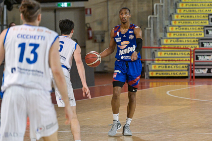 Monferrato Basket, solo due quarti alla pari contro la big Cantù