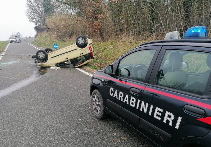 Auto ribaltata a Rosignano Monferrato: nessuna conseguenza per la conducente