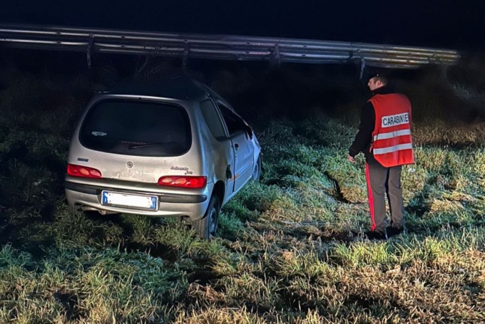 Castelnuovo Scrivia, auto fuori strada sulla SP 95