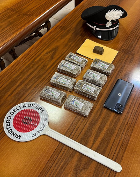 Quasi 1 kg di hashish nascosto nel boschetto: arrestato uomo dai Carabinieri di Alessandria