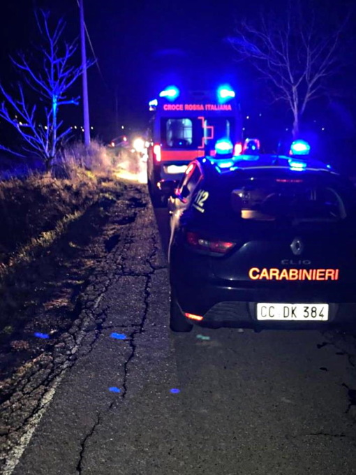 Volpedo, auto finisce fuori strada: codice giallo per una donna di 53 anni