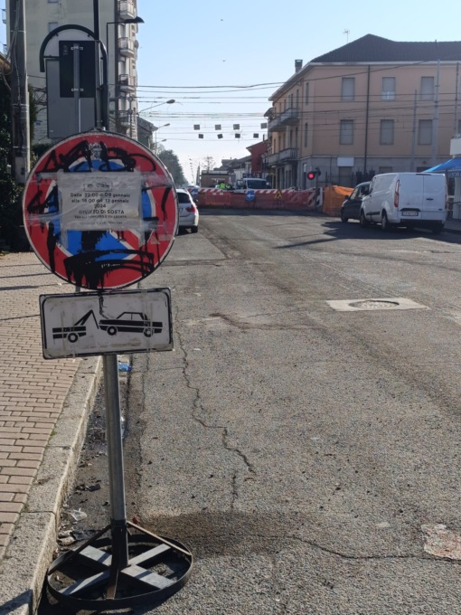 Lavori per il rio Lovassina: traffico in tilt a ridosso del passaggio a livello