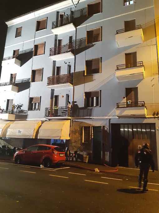 Alessandria, incendio notturno in palazzina di viale Massobrio