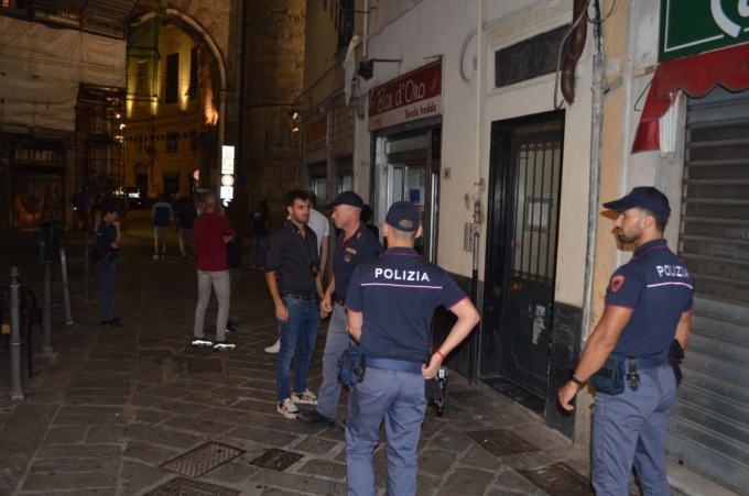 Genova, controlli e arresti della Polizia in centro