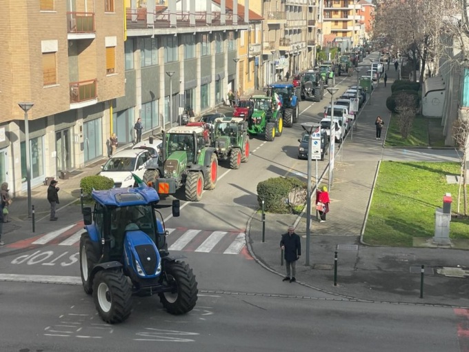 Gli agricoltori di Tortona in piazza contro le norme europee
