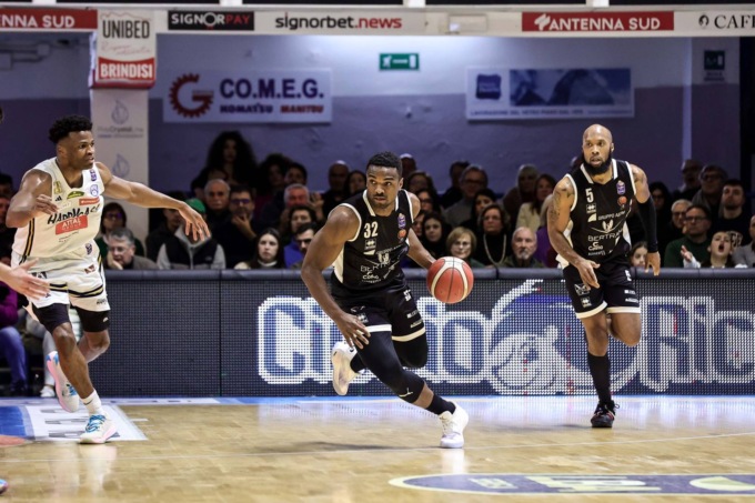 Derthona Basket, quarto successo di fila contro Sassari