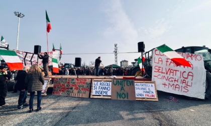 In piazza d'Armi ad Asti circa 300 trattori per il  presidio degli Agricoltori Autonomi