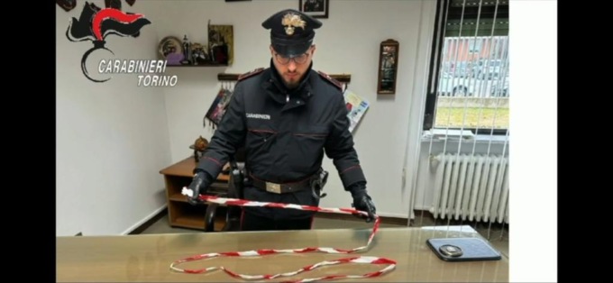 Bloccano il traffico con un nastro teso in strada, denunciati 9 ragazzini nel torinese