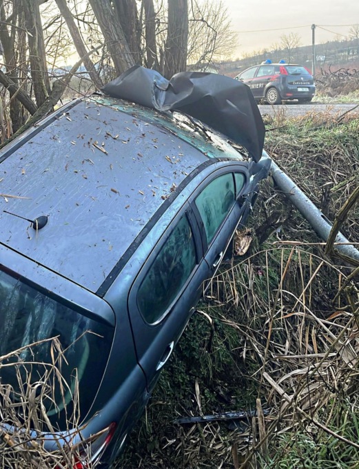 Viguzzolo, auto rinvenuta in un canale di scolo: i Carabinieri rintracciano i passeggeri al Pronto Soccorso
