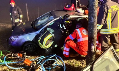 Brutto incidente a Vignole Borbera, auto finisce fuori strada a causa della nebbia