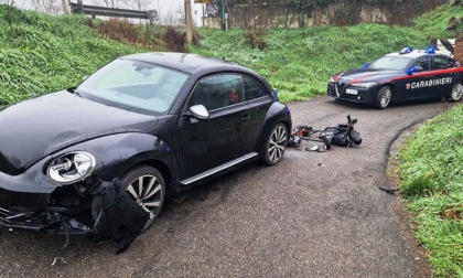 Villalvernia, col monopattino in contromano provoca un incidente: in ospedale il responsabile