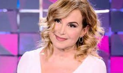 Barbara D'Urso contro Naike Rivelli: prima udienza in tribunale ad Alessandria