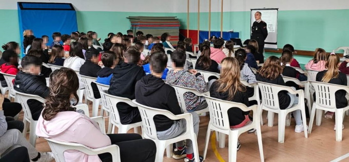 Cassano Spinola, gli studenti della scuola “Dante Alighieri” incontrano i Carabinieri per parlare di legalità