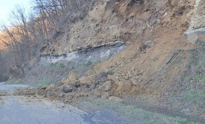 Frane: chiusa la strada provinciale 137