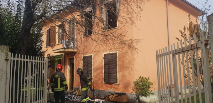 Muore un ex calciatore dei Grigi, tentando di spegnere un incendio a casa sua
