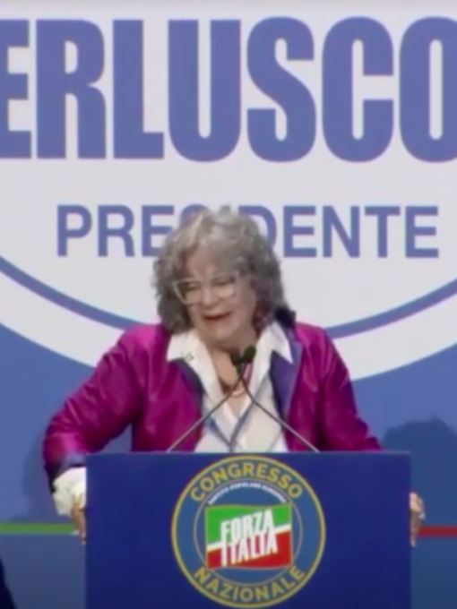 Maria Rosa Porta sul palco del Congresso Nazionale di Forza Italia